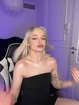 horny blondiee online show from March 2025 05:02:02 PM