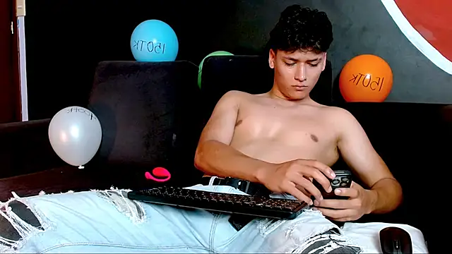 Snapshot of LiamEvans_0 chatting on March 2025 03:56:01 PM LiamEvans 0 online show from March 2025 03:56:01 PM