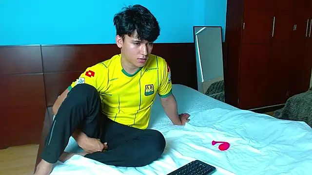 Snapshot of LiamEvans_0 chatting on February 2025 07:48:02 PM LiamEvans 0 online show from February 2025 07:48:02 PM