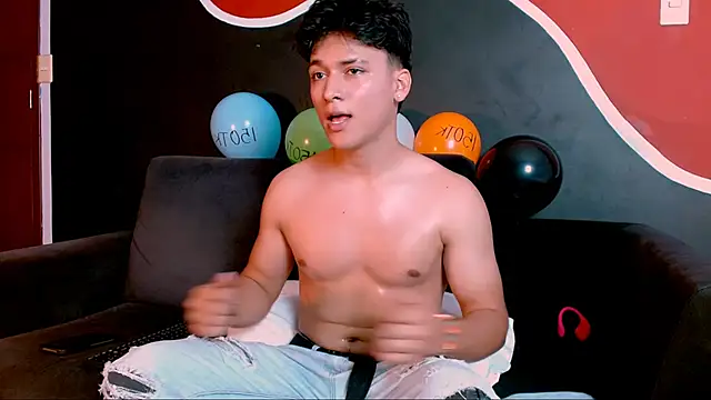 Snapshot of LiamEvans_0 chatting on March 2025 05:07:02 PM LiamEvans 0 online show from March 2025 05:07:02 PM