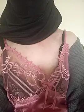 Snapshot of Liliiiblow chatting on December 2024 02:37:02 PM Liliiiblow online show from December 2024 02:37:02 PM