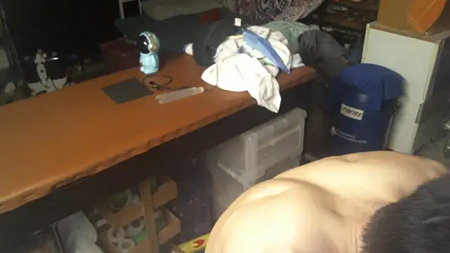 hkwildguy online show from December 2025 09:51:01 PM