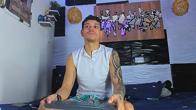 Snapshot of Friendsofeverything_ chatting on December 2025 01:43:02 PM Friendsofeverything online show from December 2025 01:43:02 PM