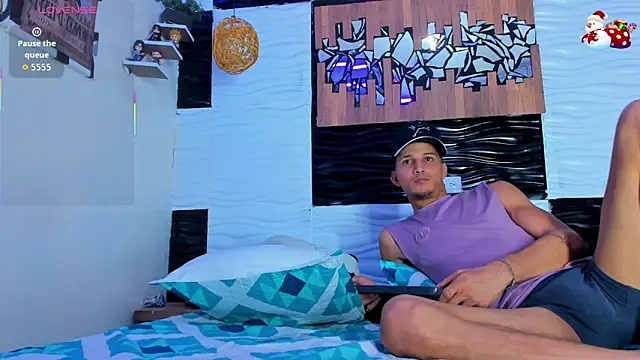 Snapshot of Friendsofeverything_ chatting on November 2025 12:58:02 AM Friendsofeverything online show from November 2025 12:58:02 AM