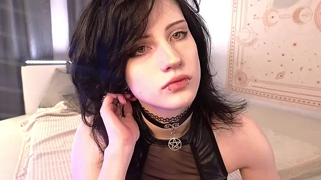 dark vamp  online show from October 2025 04:41:01 PM