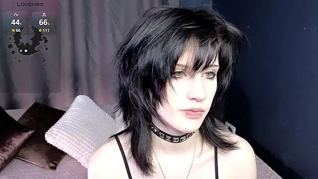 dark vamp  online show from October 2025 01:03:01 PM