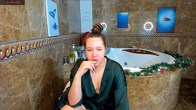 Snapshot of Mira_Karter chatting on January 2025 04:52:02 AM Mira Karter online show from January 2025 04:52:02 AM