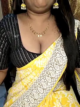 Snapshot of honey-sexy chatting on October 2025 03:55:02 PM honey-sexy online show from October 2025 03:55:02 PM