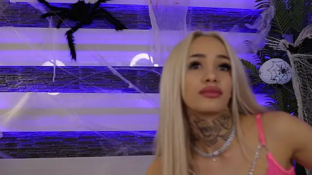 Snapshot of blondie_muller chatting on October 2025 08:20:01 PM blondie muller online show from October 2025 08:20:01 PM