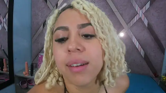 Lucy White   online show from November 2025 08:36:01 PM