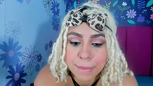 Lucy White   online show from October 2025 08:54:01 PM
