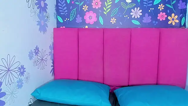 Lucy White   online show from October 2025 08:19:01 PM