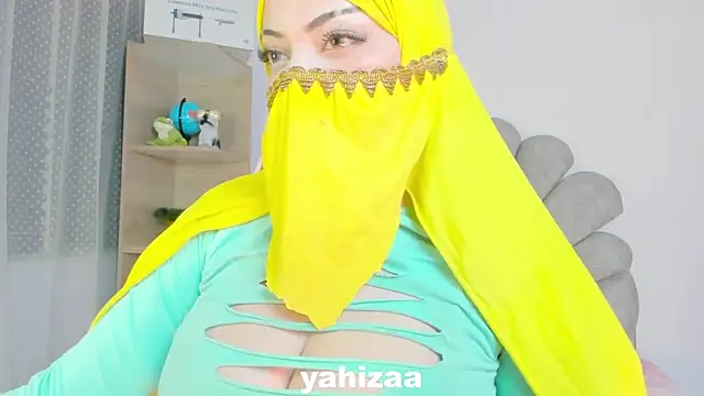 Amaltea online show from November 2025 06:18:02 PM