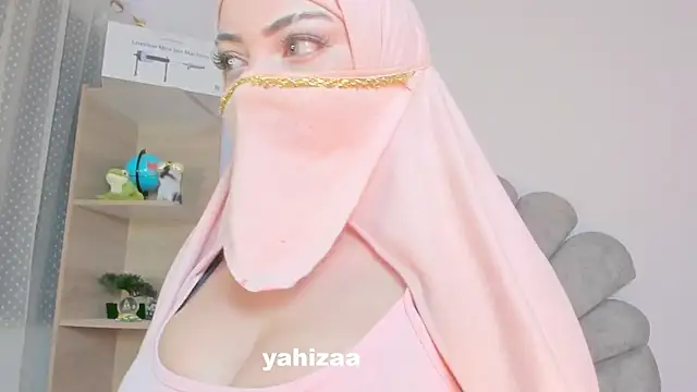 Amaltea online show from November 2025 08:01:02 PM