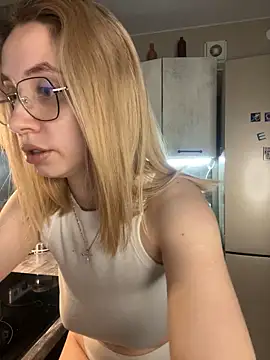 Snapshot of Kitty_Katrine chatting on December 2025 03:05:01 PM Kitty Katrine online show from December 2025 03:05:01 PM