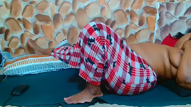 Snapshot of AfricanBigAssxx98 chatting on October 2025 09:48:01 PM AfricanBigAssxx98 online show from October 2025 09:48:01 PM