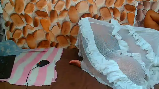 Snapshot of AfricanBigAssxx98 chatting on November 2025 07:19:01 AM AfricanBigAssxx98 online show from November 2025 07:19:01 AM