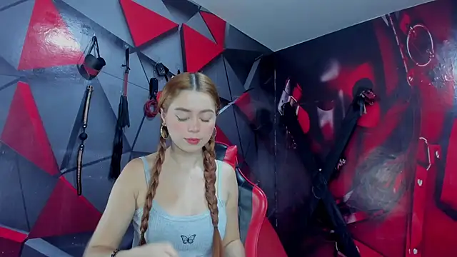 Hana and Zeta online show from December 2025 12:22:02 PM