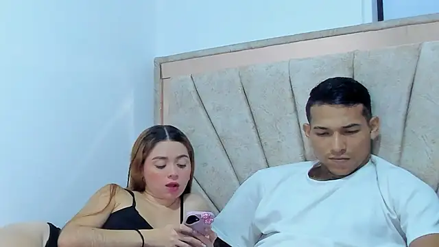 Snapshot of Hana_and_Zeta chatting on February 2026 01:51:02 PM Hana and Zeta online show from February 2026 01:51:02 PM