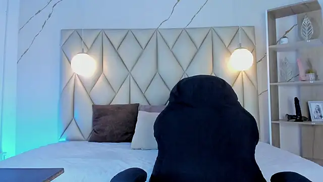 angelswets online show from December 2025 01:28:01 PM