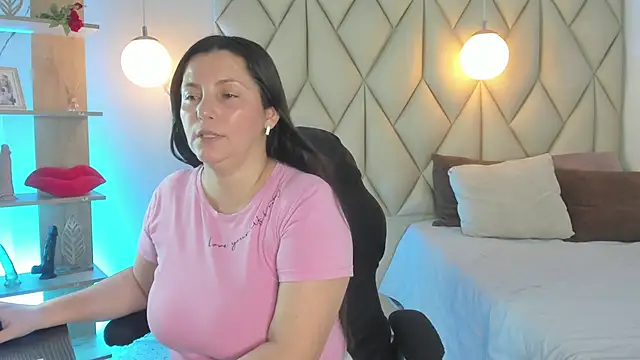 Snapshot of angelswets chatting on May 2026 02:02:01 PM angelswets online show from May 2026 02:02:01 PM