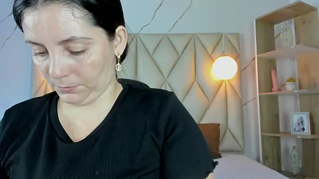 angelswets online show from December 2025 01:03:02 PM