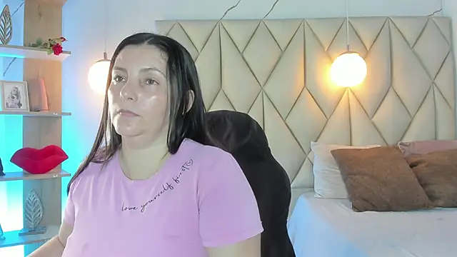Snapshot of angelswets chatting on June 2026 01:56:01 PM angelswets online show from June 2026 01:56:01 PM