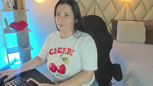 Snapshot of angelswets chatting on May 2026 02:02:02 PM angelswets online show from May 2026 02:02:02 PM