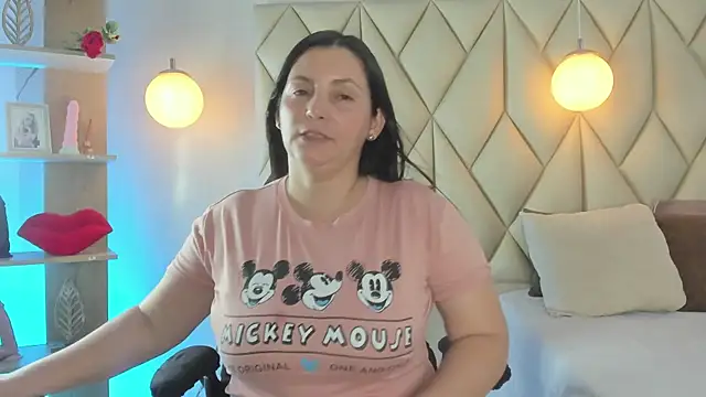 Snapshot of angelswets chatting on April 2026 01:53:02 PM angelswets online show from April 2026 01:53:02 PM