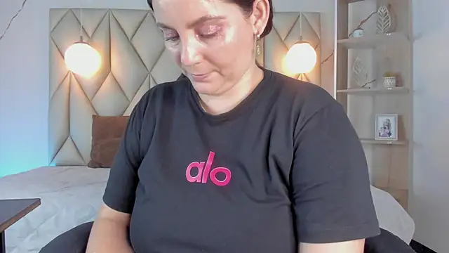 angelswets online show from November 2025 01:44:02 PM