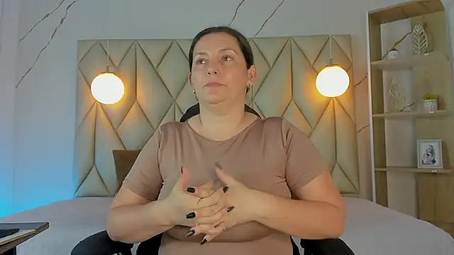 angelswets online show from November 2025 01:43:02 PM