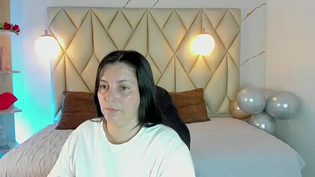 Snapshot of angelswets chatting on June 2026 02:12:01 PM angelswets online show from June 2026 02:12:01 PM