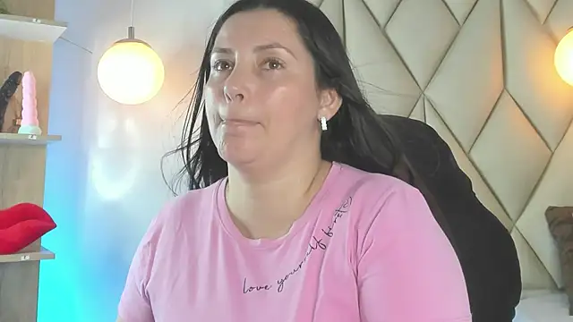 Snapshot of angelswets chatting on April 2026 01:57:02 PM angelswets online show from April 2026 01:57:02 PM