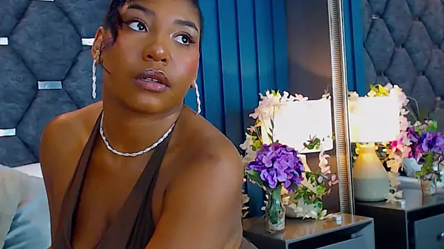 Snapshot of VanessaGlenn chatting on October 2025 07:47:02 PM VanessaGlenn online show from October 2025 07:47:02 PM