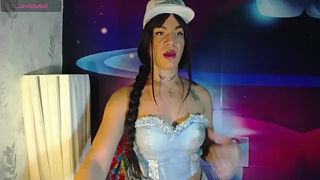 Snapshot of KamilaParrisx chatting on December 2025 03:18:02 AM KamilaParrisx online show from December 2025 03:18:02 AM