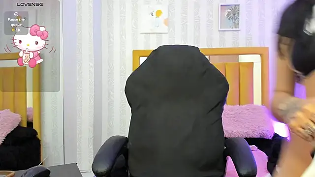 Snapshot of pettit_courtny chatting on September 2025 11:12:02 PM pettit courtny online show from September 2025 11:12:02 PM