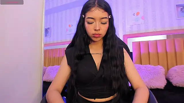 Snapshot of pettit_courtny chatting on October 2025 08:45:01 PM pettit courtny online show from October 2025 08:45:01 PM