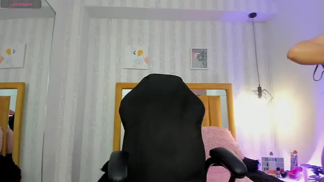 Snapshot of pettit_courtny chatting on September 2025 08:04:02 PM pettit courtny online show from September 2025 08:04:02 PM