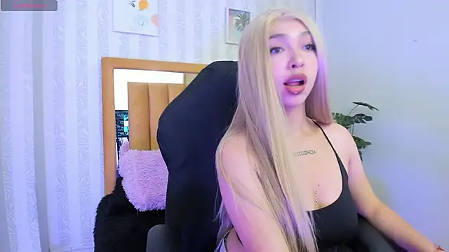 Snapshot of pettit_courtny chatting on October 2025 08:10:01 PM pettit courtny online show from October 2025 08:10:01 PM