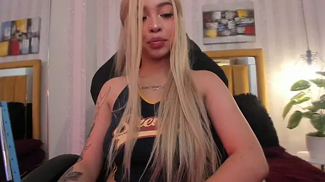 Snapshot of pettit_courtny chatting on November 2025 09:48:01 PM pettit courtny online show from November 2025 09:48:01 PM