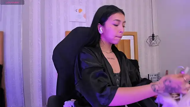 Snapshot of pettit_courtny chatting on October 2025 09:04:02 PM pettit courtny online show from October 2025 09:04:02 PM