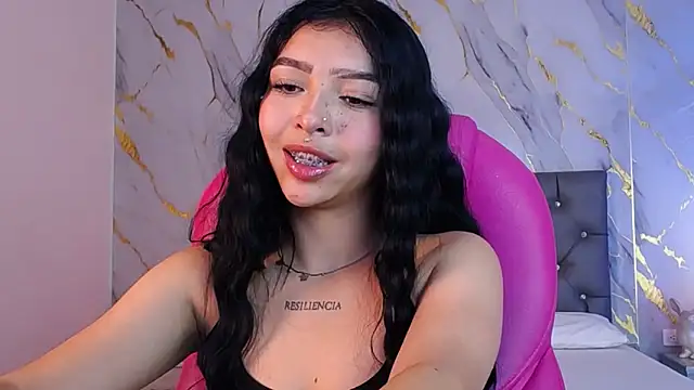 Snapshot of pettit_courtny chatting on February 2025 08:07:02 PM pettit courtny online show from February 2025 08:07:02 PM