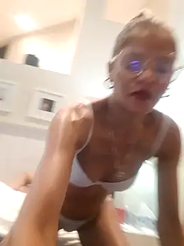 TweetsLynx online show from February 2025 12:57:01 AM