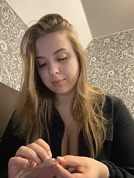 Snapshot of AlexissM chatting on January 2026 10:44:01 AM AlexissM online show from January 2026 10:44:01 AM