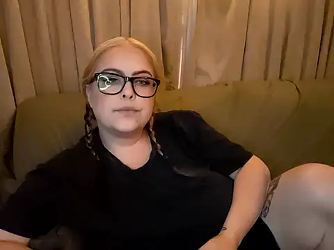 Snapshot of ChubbyBubs chatting on February 2025 09:43:01 AM ChubbyBubs online show from February 2025 09:43:01 AM