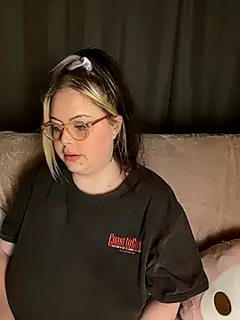 Snapshot of ChubbyBubs chatting on October 2025 04:52:02 PM ChubbyBubs online show from October 2025 04:52:02 PM