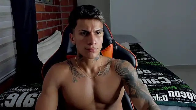 Snapshot of pettergrey1 chatting on November 2025 10:35:01 PM pettergrey1 online show from November 2025 10:35:01 PM