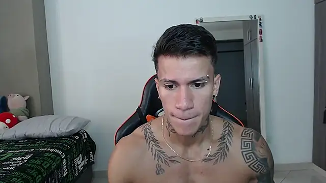 Snapshot of pettergrey1 chatting on February 2026 02:50:02 PM pettergrey1 online show from February 2026 02:50:02 PM