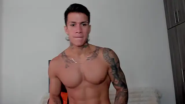 Snapshot of pettergrey1 chatting on December 2025 02:32:02 PM pettergrey1 online show from December 2025 02:32:02 PM