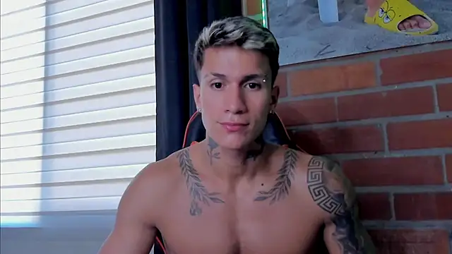 Snapshot of pettergrey1 chatting on September 2025 09:03:01 PM pettergrey1 online show from September 2025 09:03:01 PM